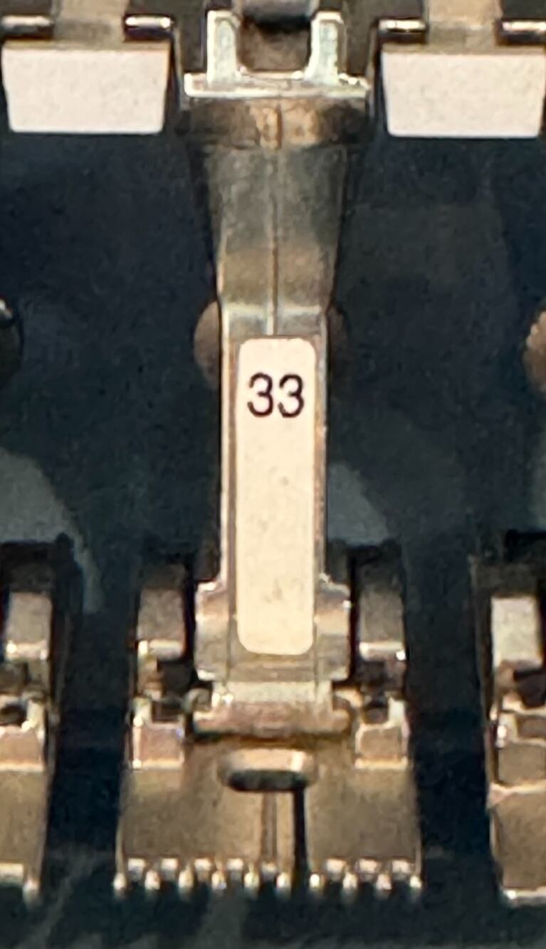 BERNINA Genuine foot #33- Pintuck foot with 9 grooves Old Style